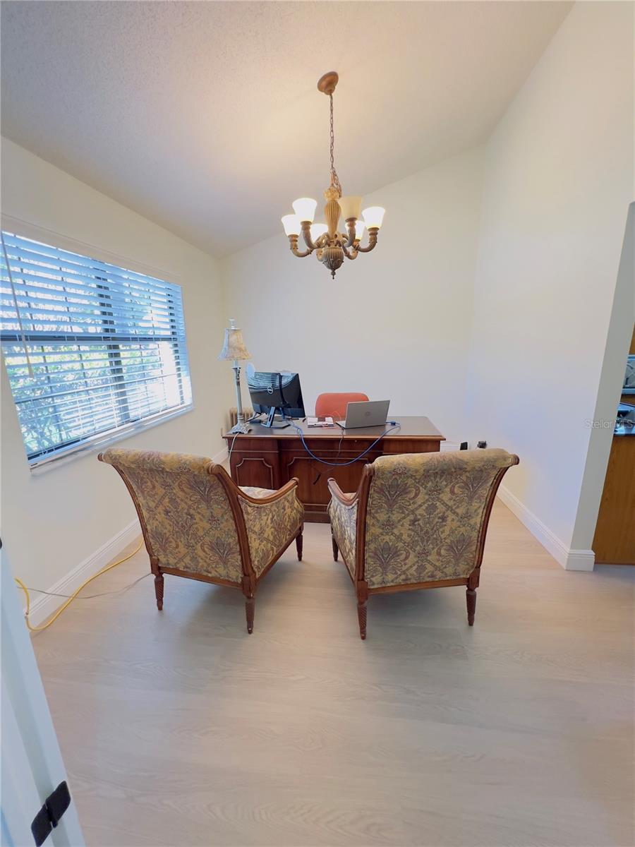 Image 3 of 22 For 427 Hornbill Place