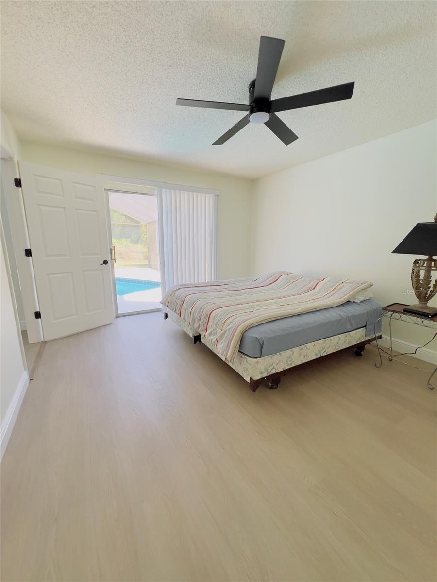 Image 5 of 22 For 427 Hornbill Place