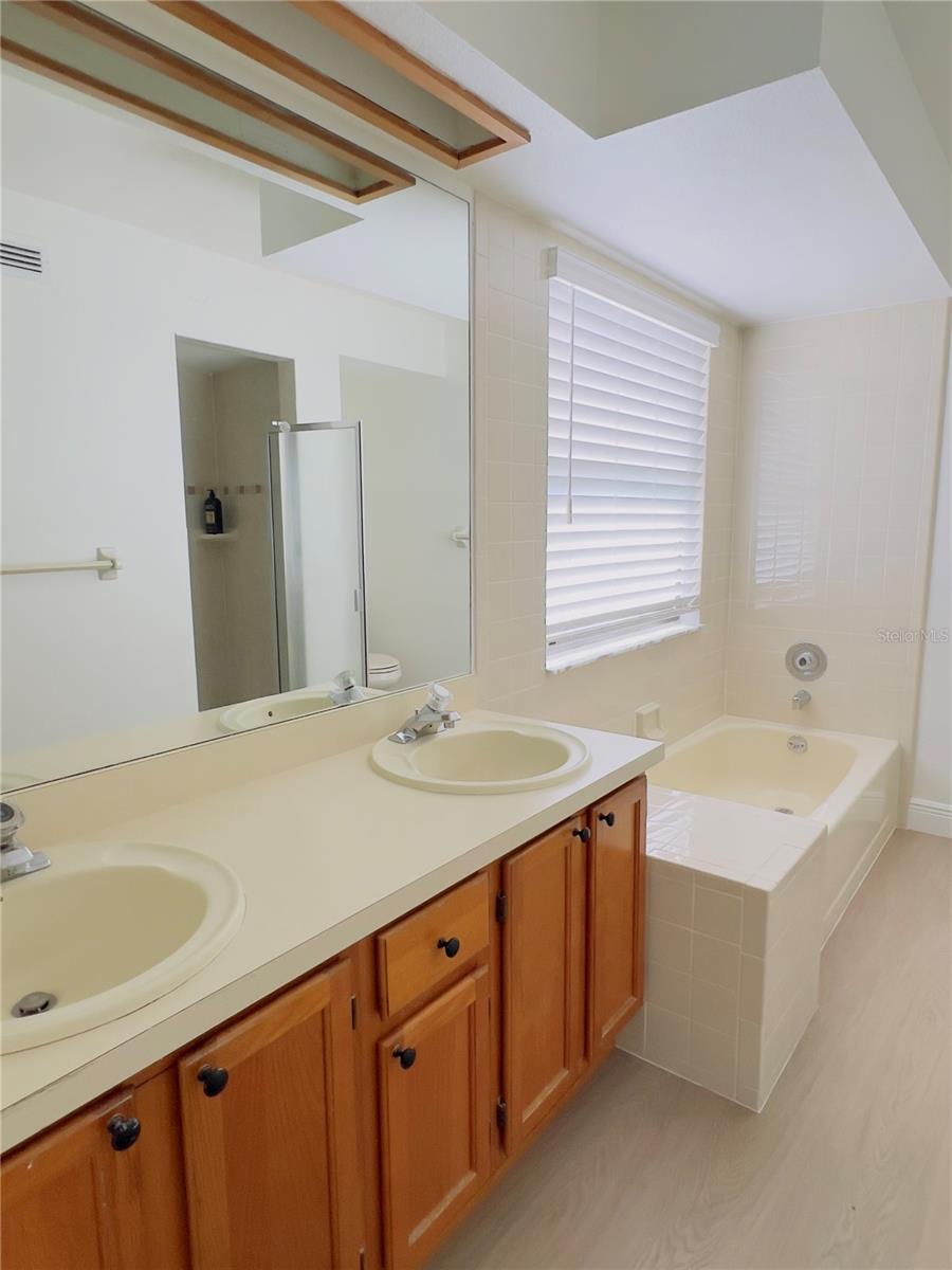 Image 7 of 22 For 427 Hornbill Place