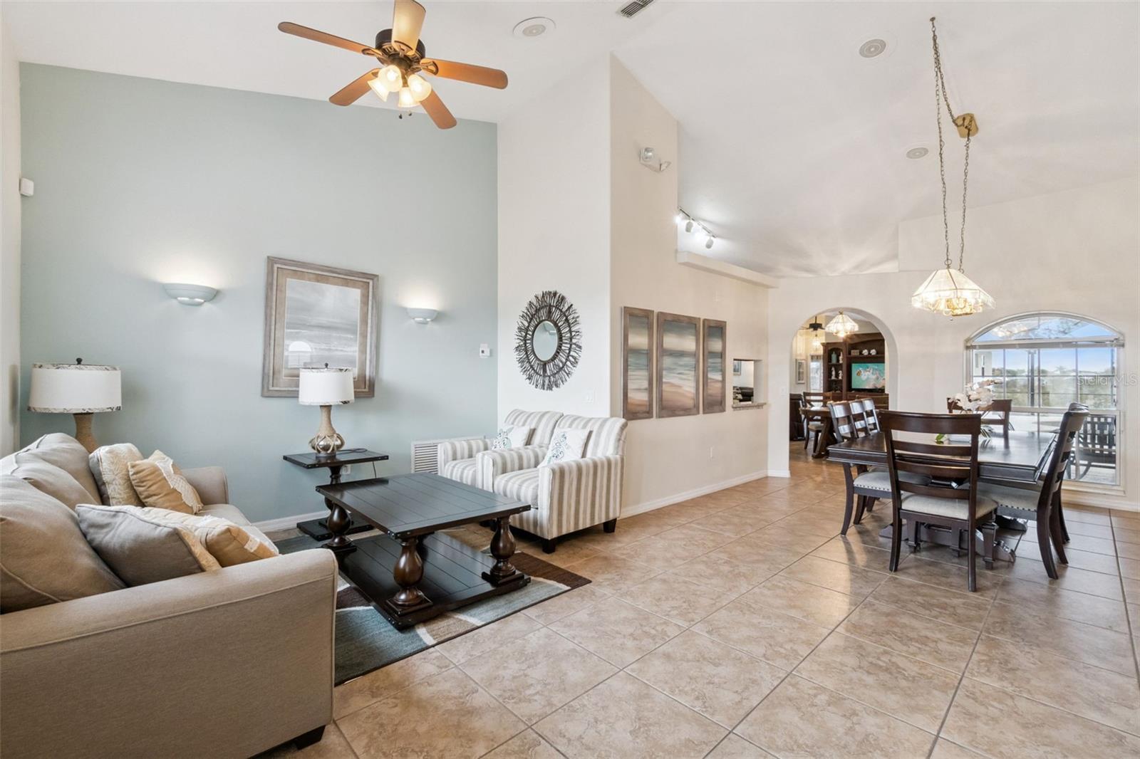 Image 6 of 30 For 7978 Magnolia Bend Court