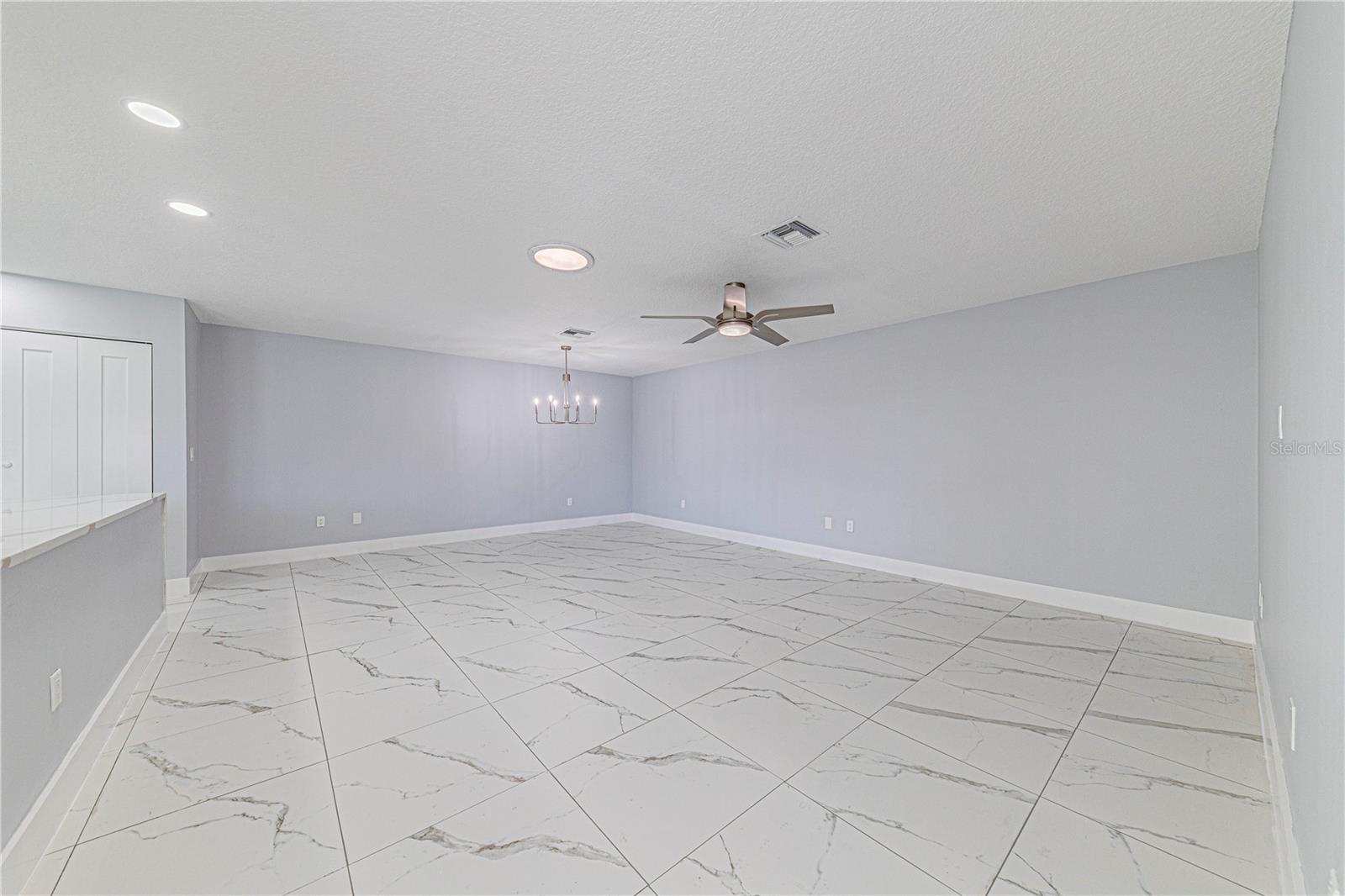 Image 14 of 40 For 1041 Willow Drive