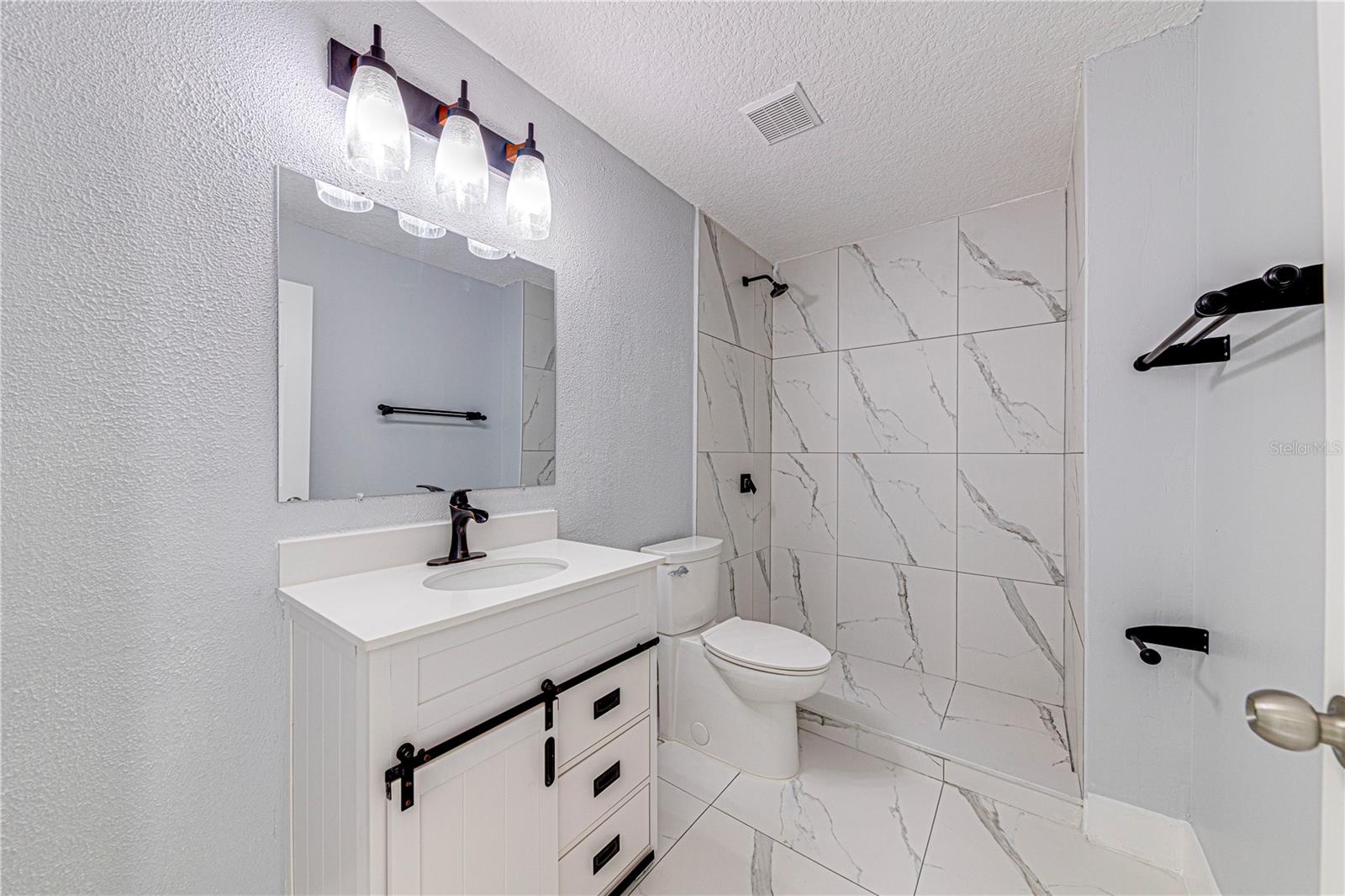 Image 21 of 40 For 1041 Willow Drive