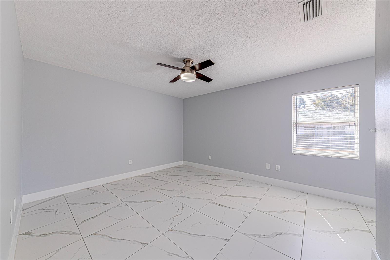 Image 22 of 40 For 1041 Willow Drive