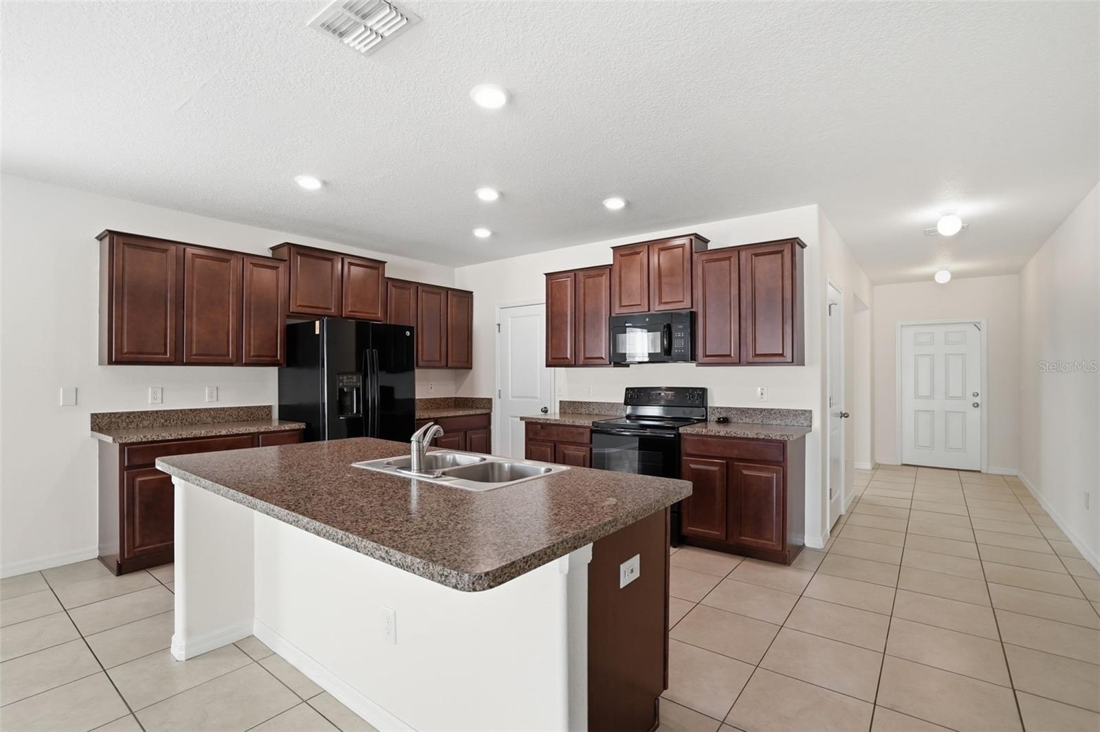 Image 10 of 37 For 214 English Heritage Place