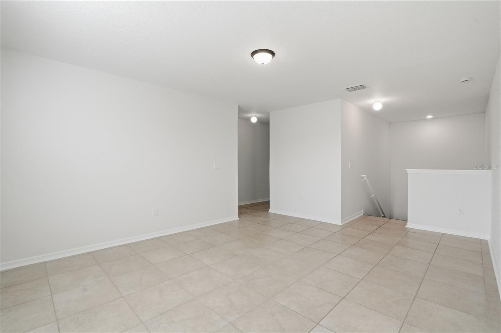 Image 11 of 37 For 214 English Heritage Place