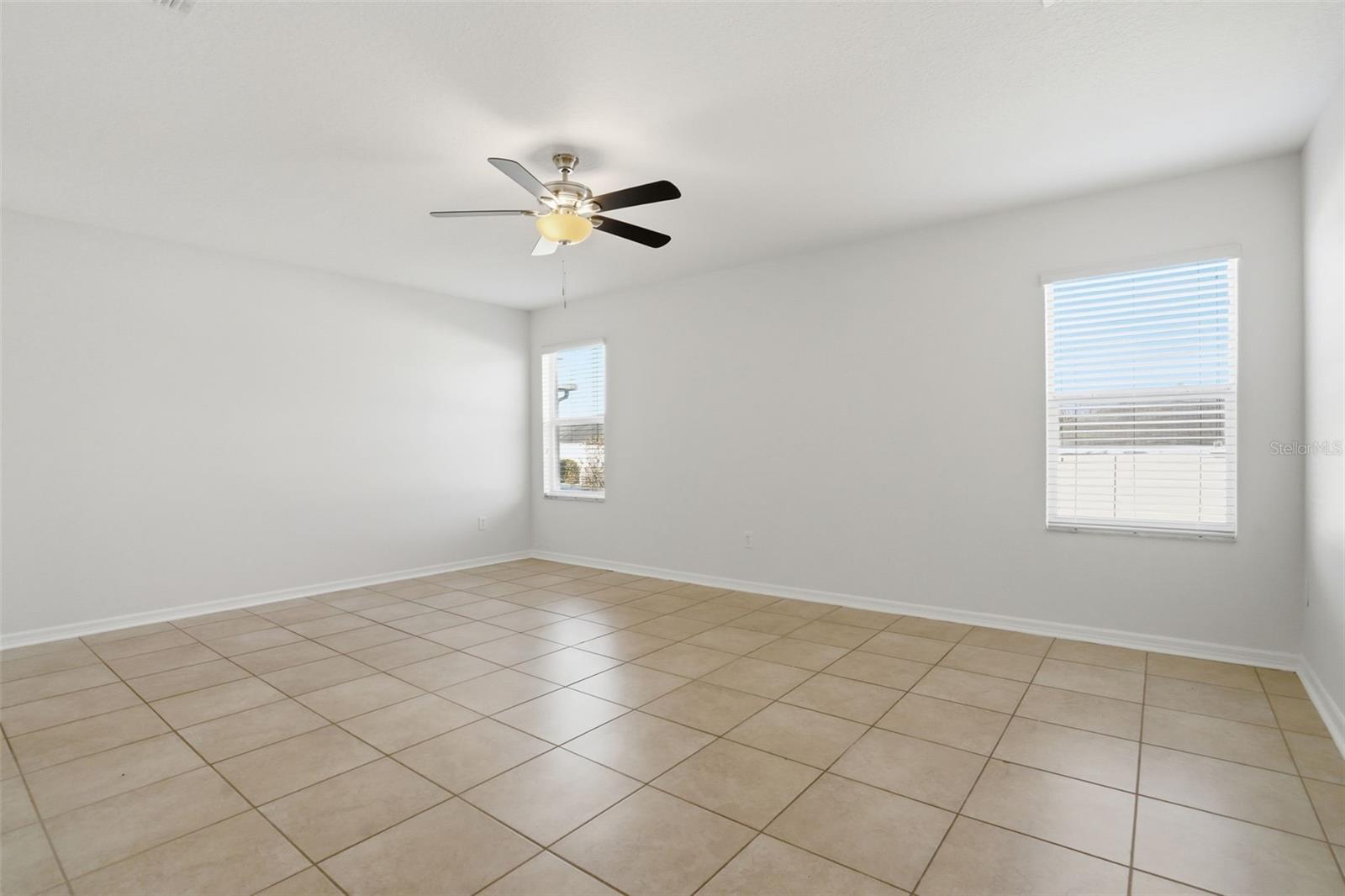 Image 12 of 37 For 214 English Heritage Place