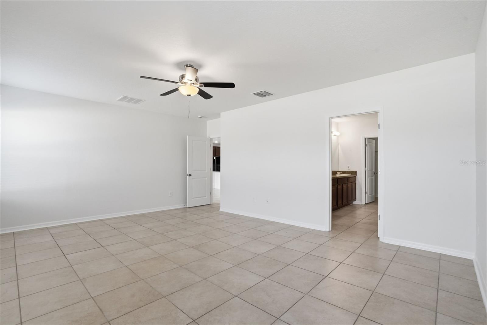 Image 13 of 37 For 214 English Heritage Place