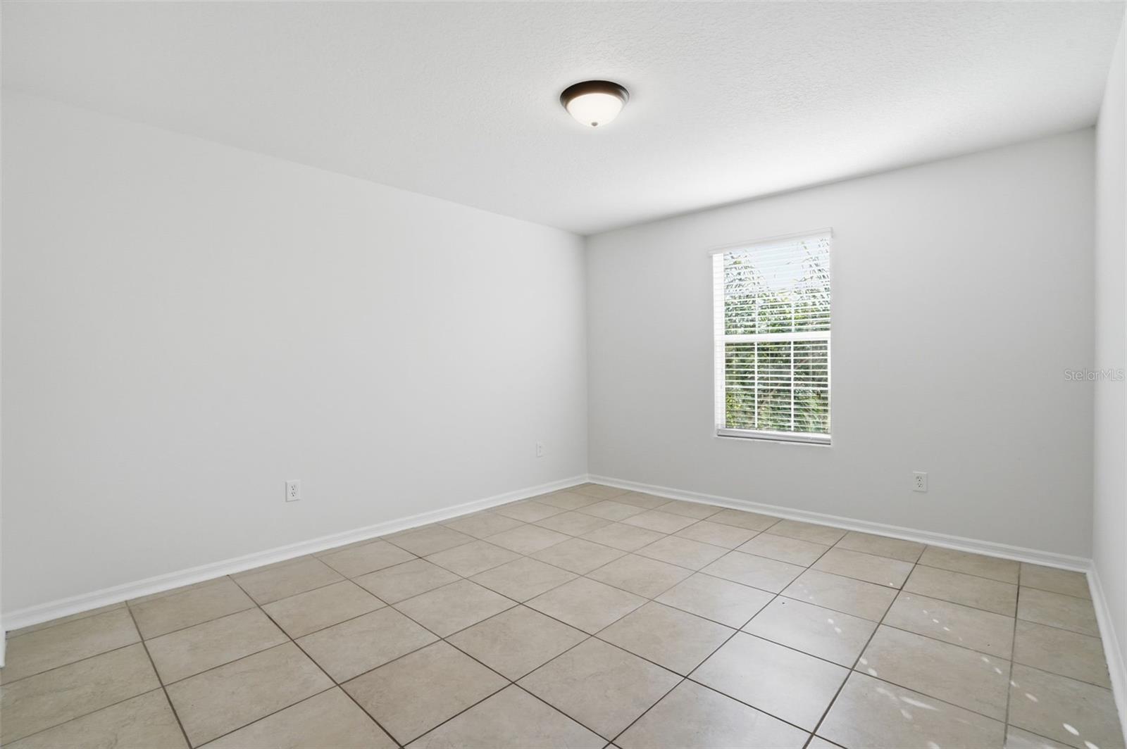 Image 15 of 37 For 214 English Heritage Place