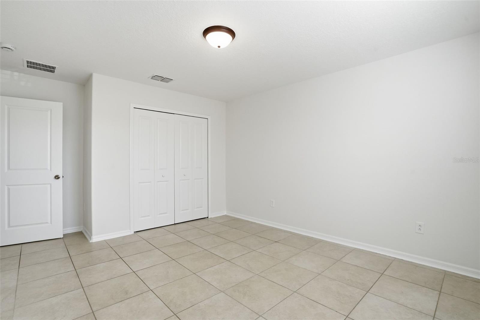 Image 16 of 37 For 214 English Heritage Place