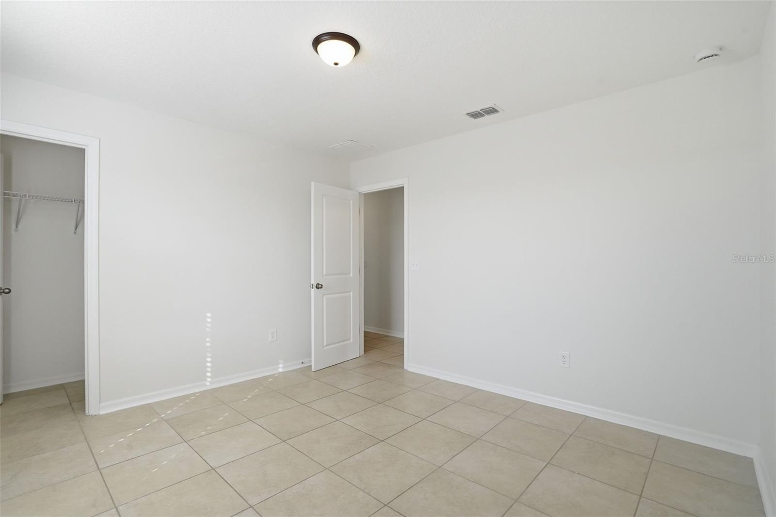 Image 18 of 37 For 214 English Heritage Place