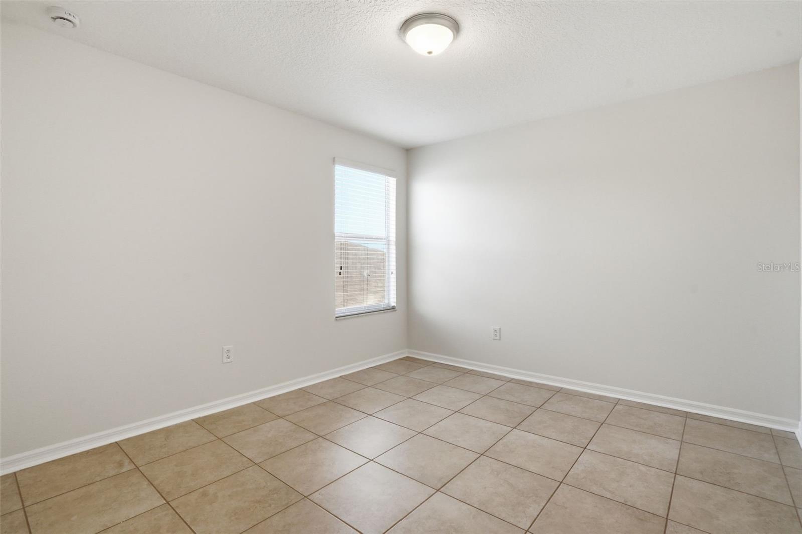 Image 19 of 37 For 214 English Heritage Place