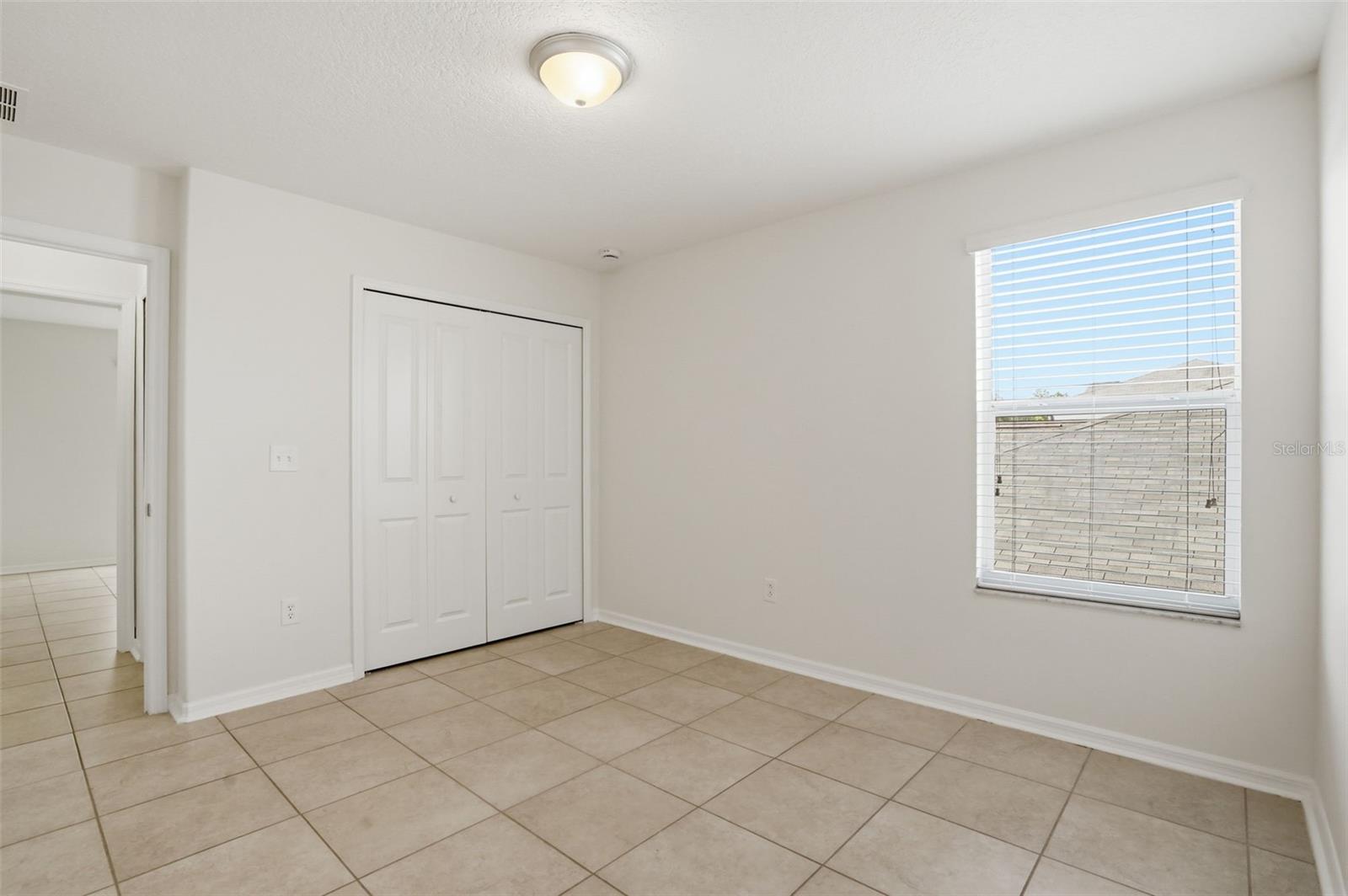 Image 20 of 37 For 214 English Heritage Place