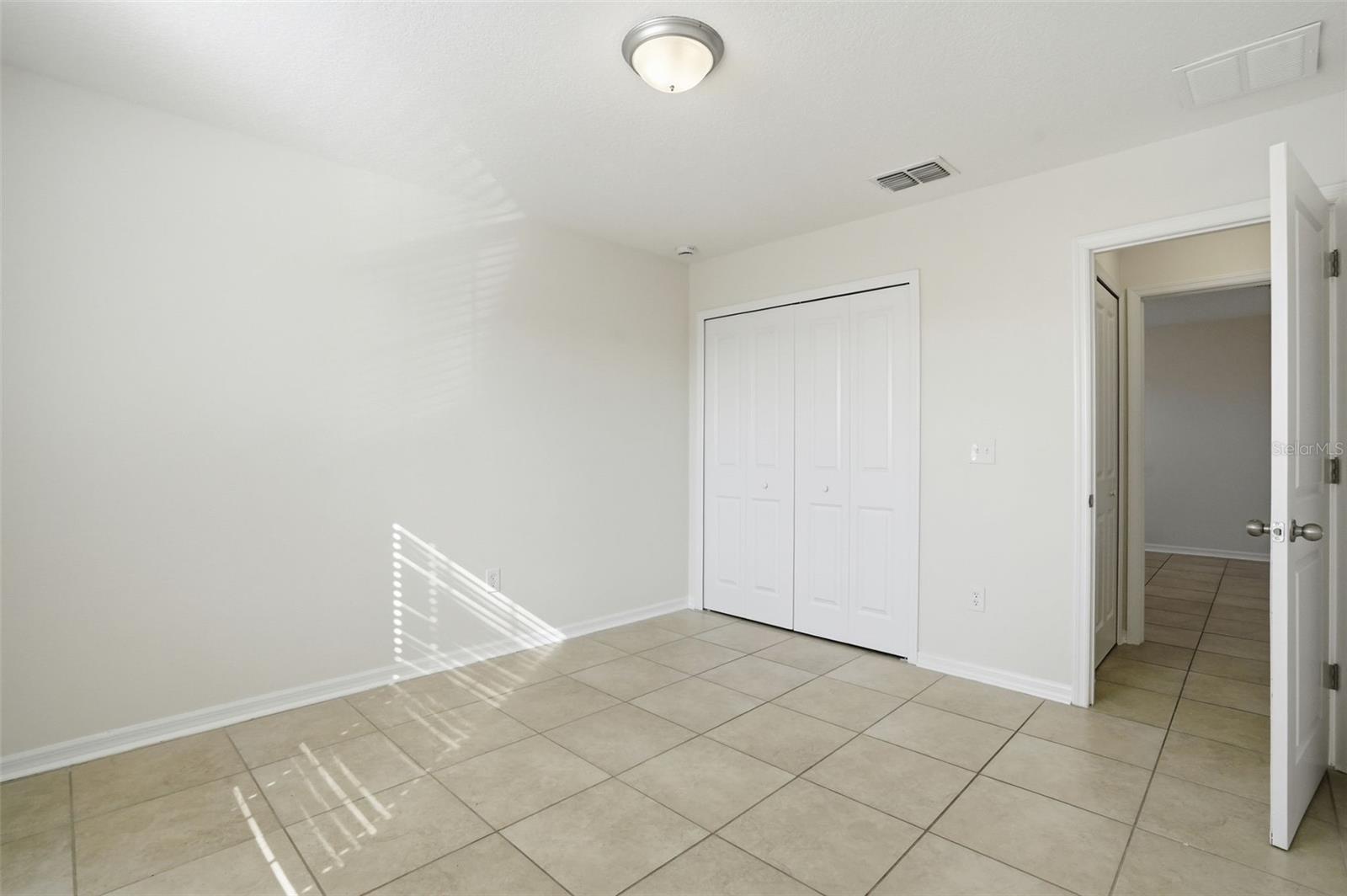 Image 22 of 37 For 214 English Heritage Place