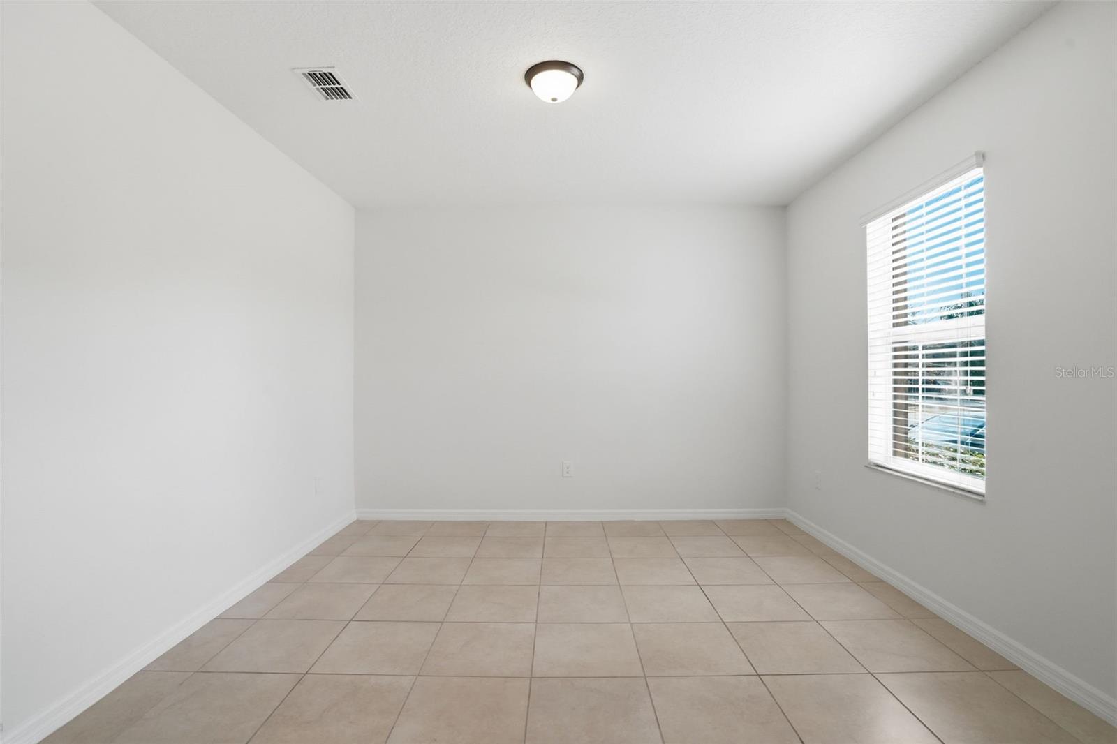 Image 23 of 37 For 214 English Heritage Place