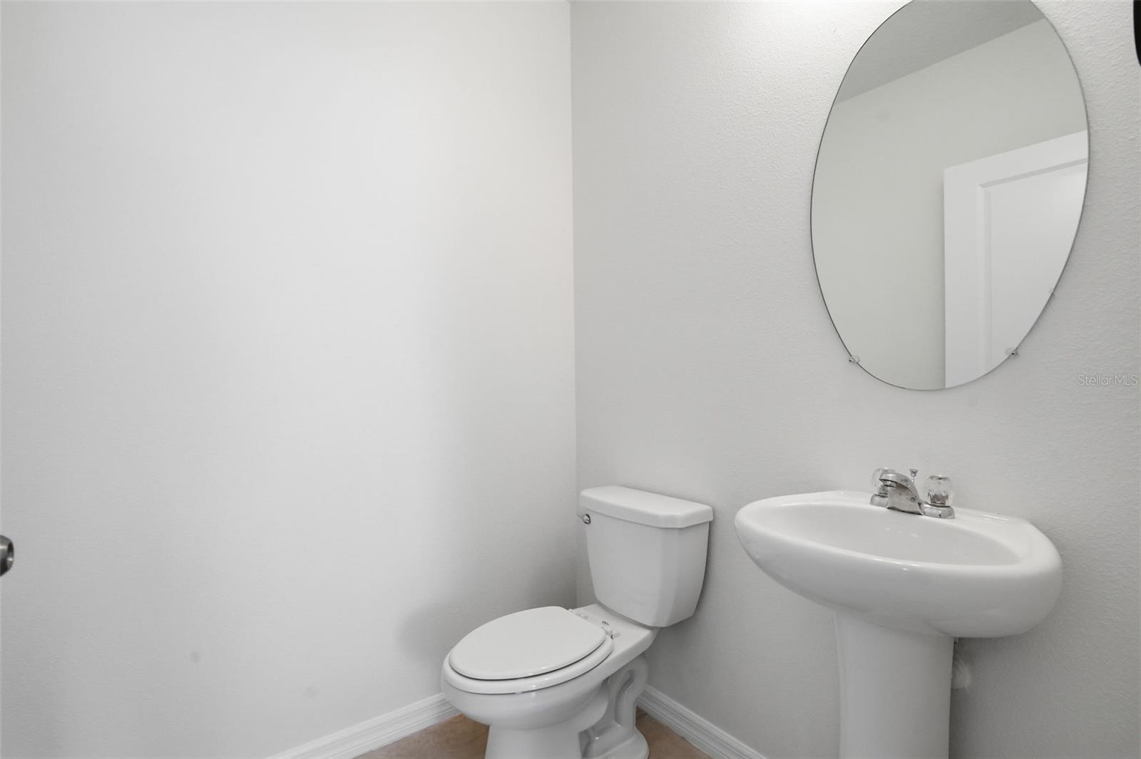 Image 27 of 37 For 214 English Heritage Place