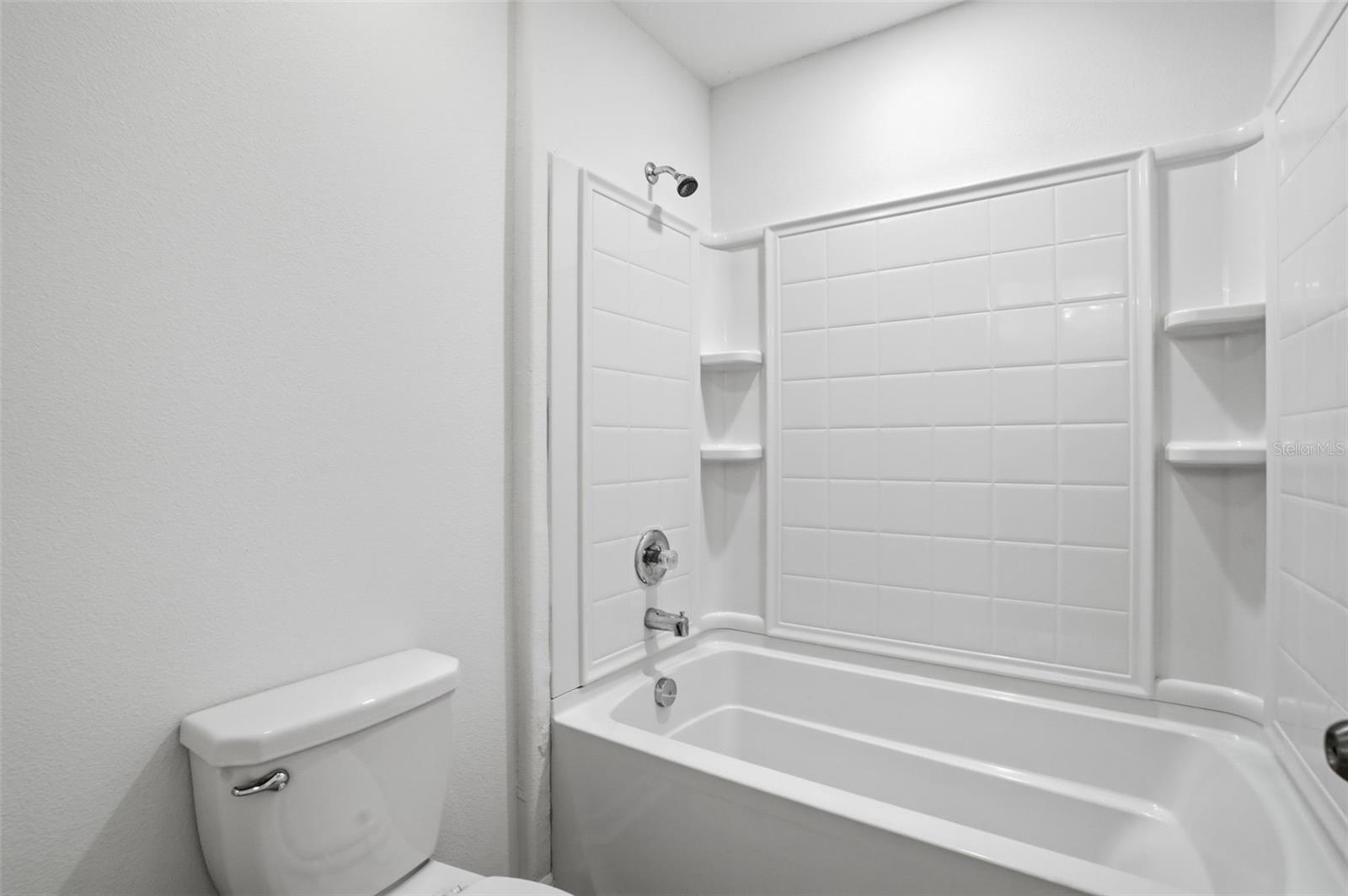 Image 29 of 37 For 214 English Heritage Place