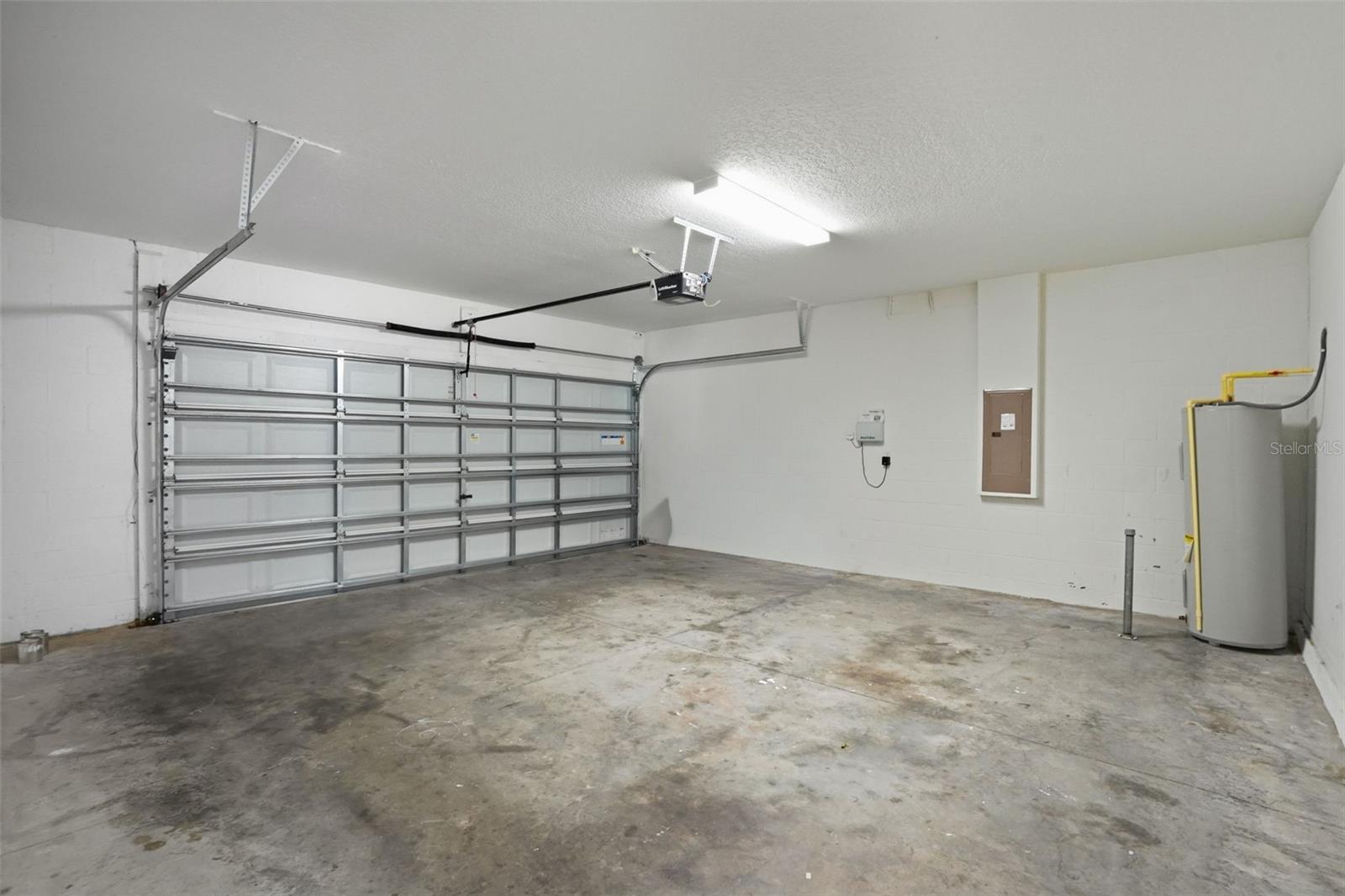 Image 30 of 37 For 214 English Heritage Place