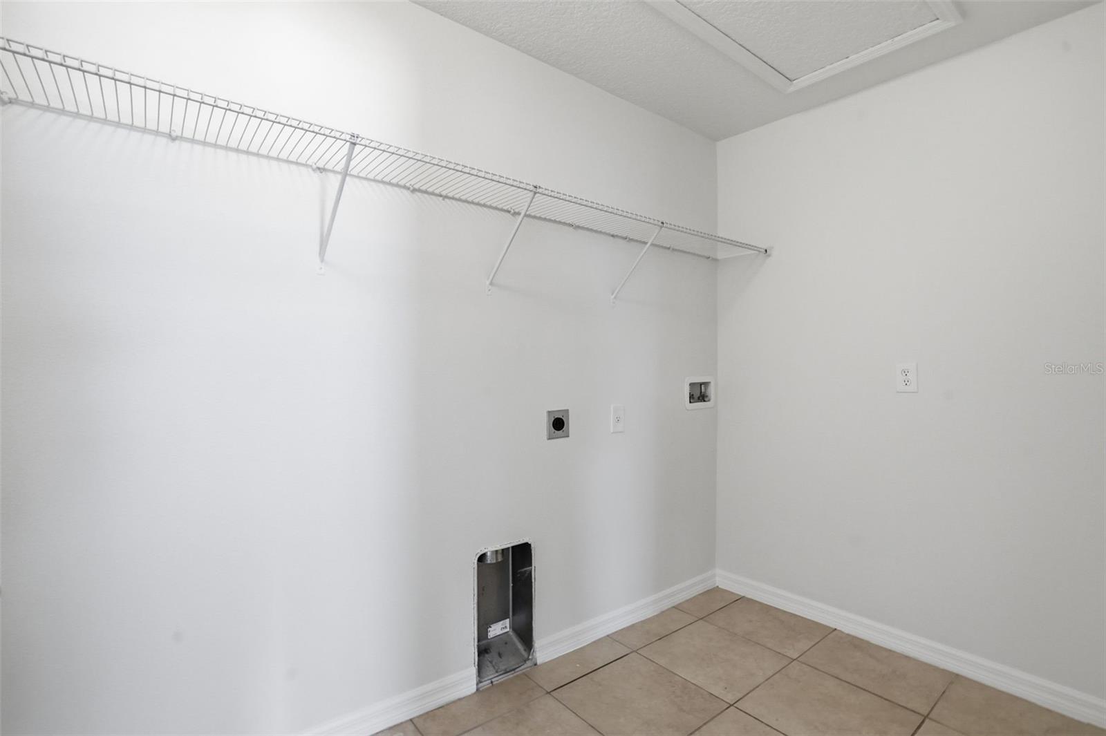 Image 31 of 37 For 214 English Heritage Place