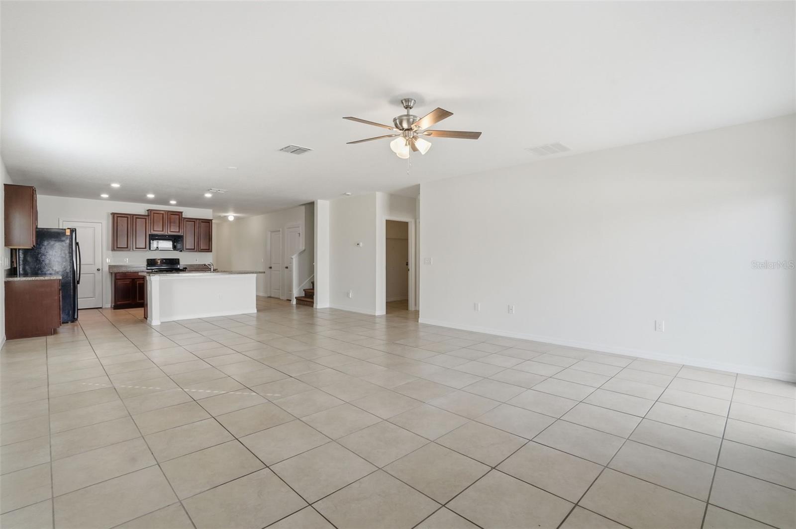 Image 4 of 37 For 214 English Heritage Place