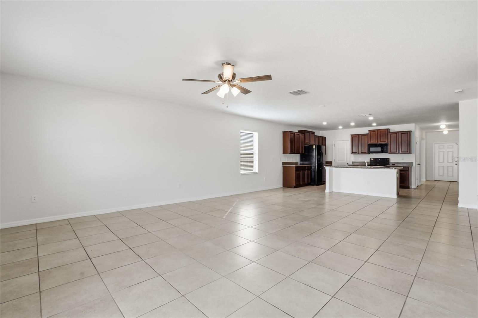 Image 5 of 37 For 214 English Heritage Place