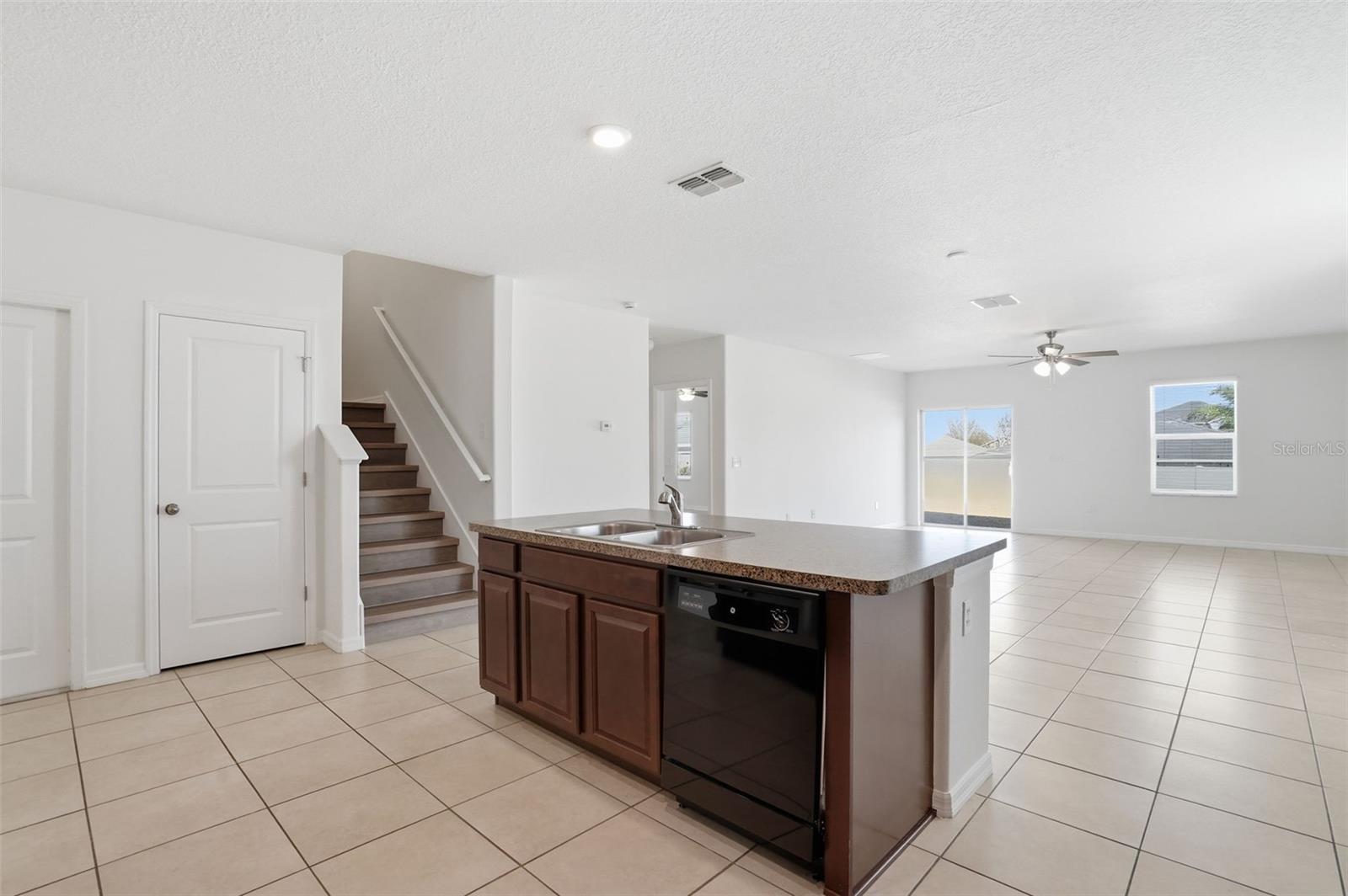 Image 6 of 37 For 214 English Heritage Place