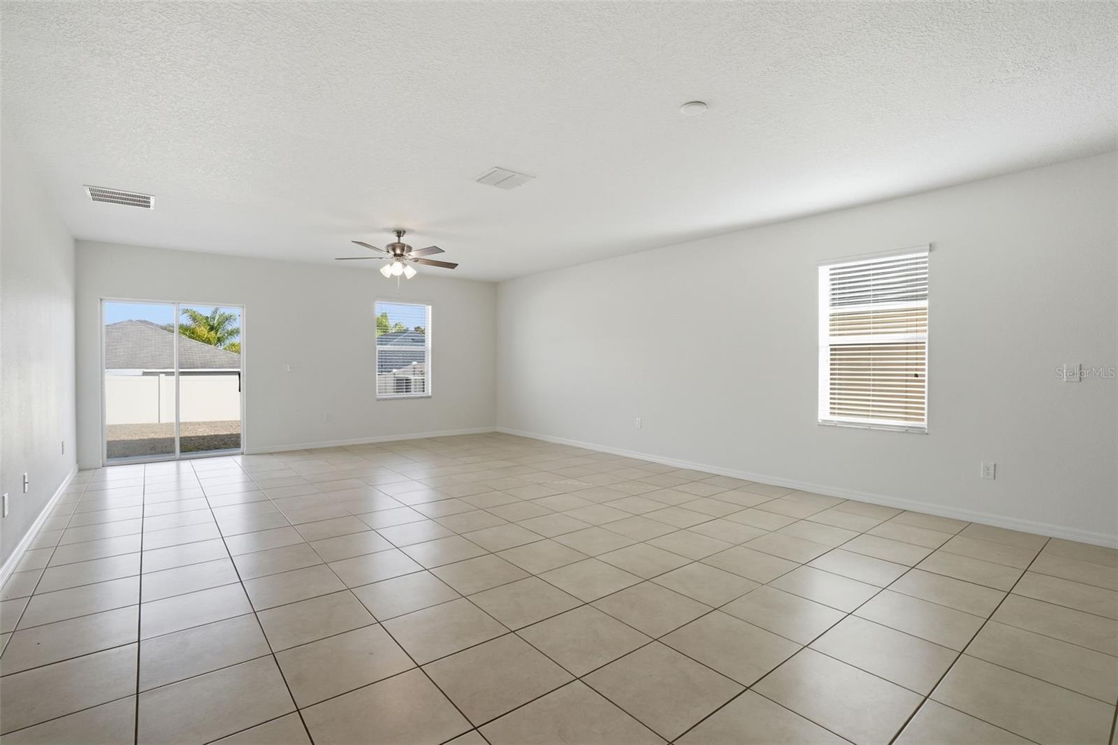 Image 7 of 37 For 214 English Heritage Place