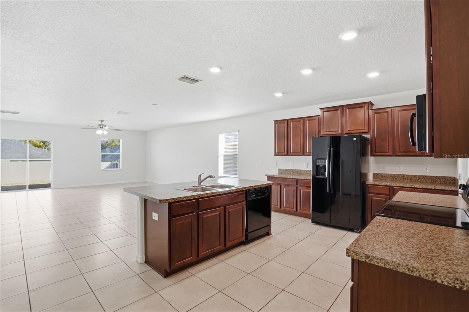 Image 8 of 37 For 214 English Heritage Place