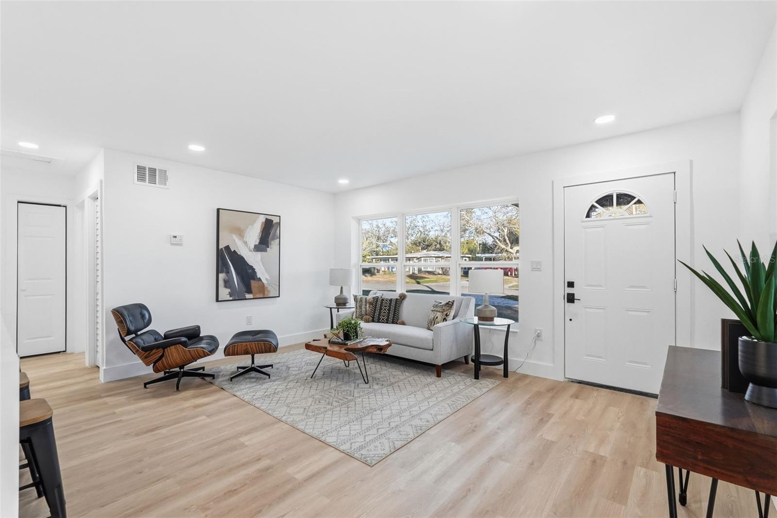 Image 8 of 43 For 2470 Del Rio Way