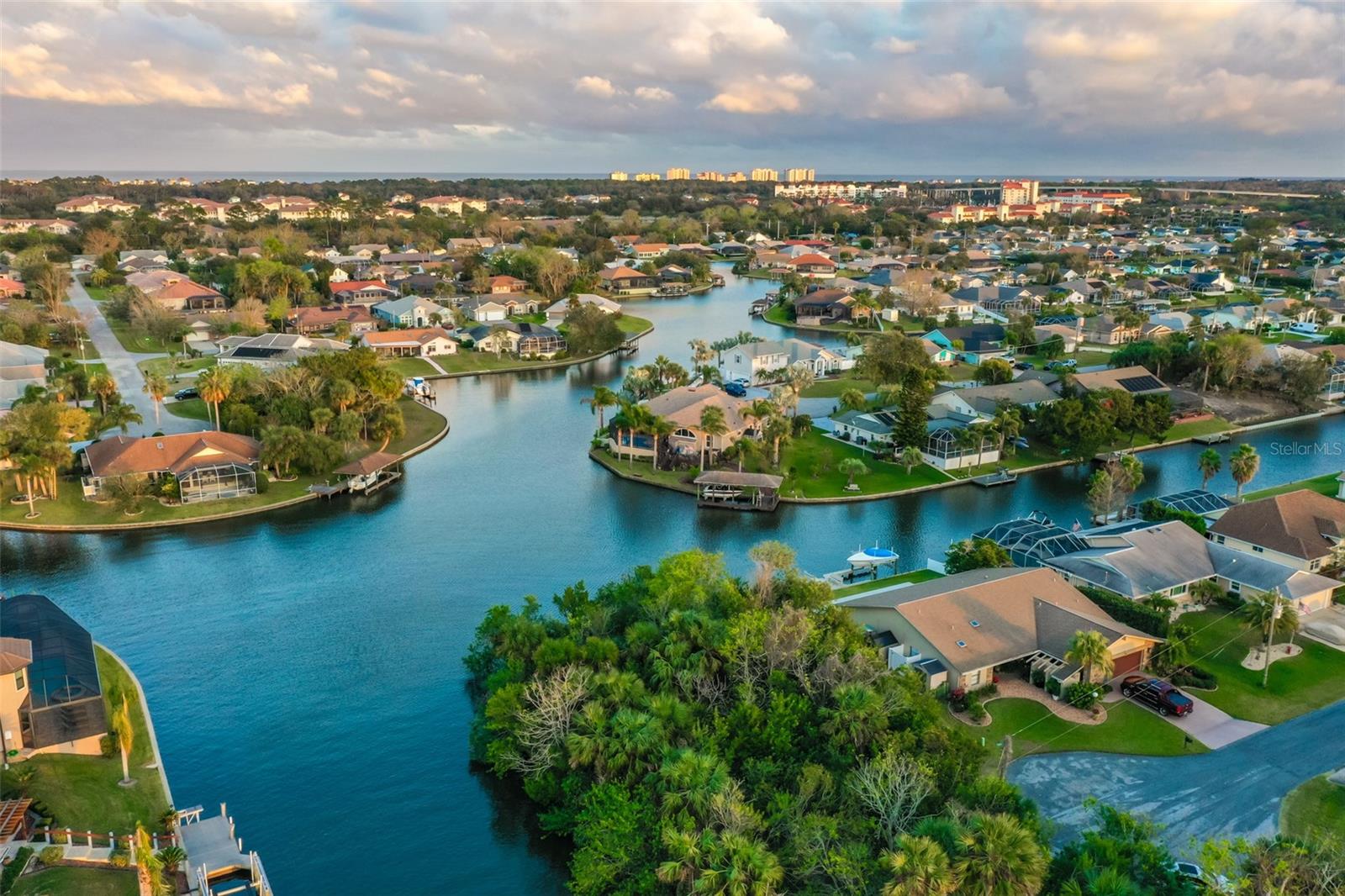 Image 5 of 15 For 44 Cloverdale Court N