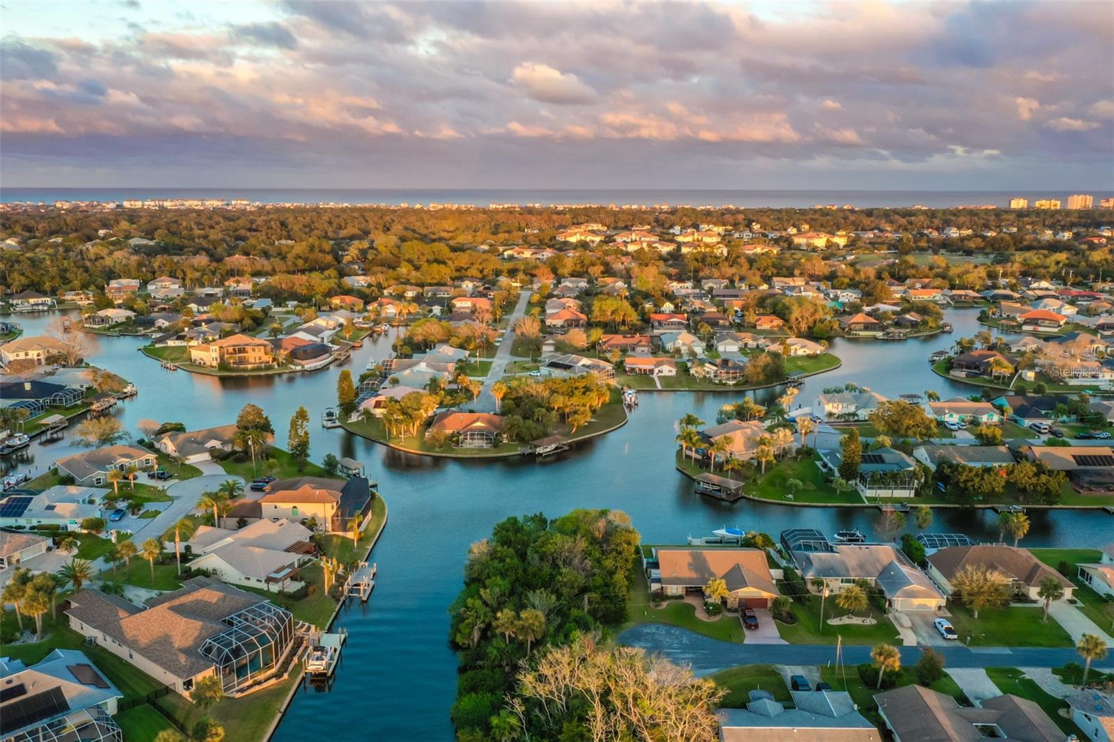 Image 7 of 15 For 44 Cloverdale Court N