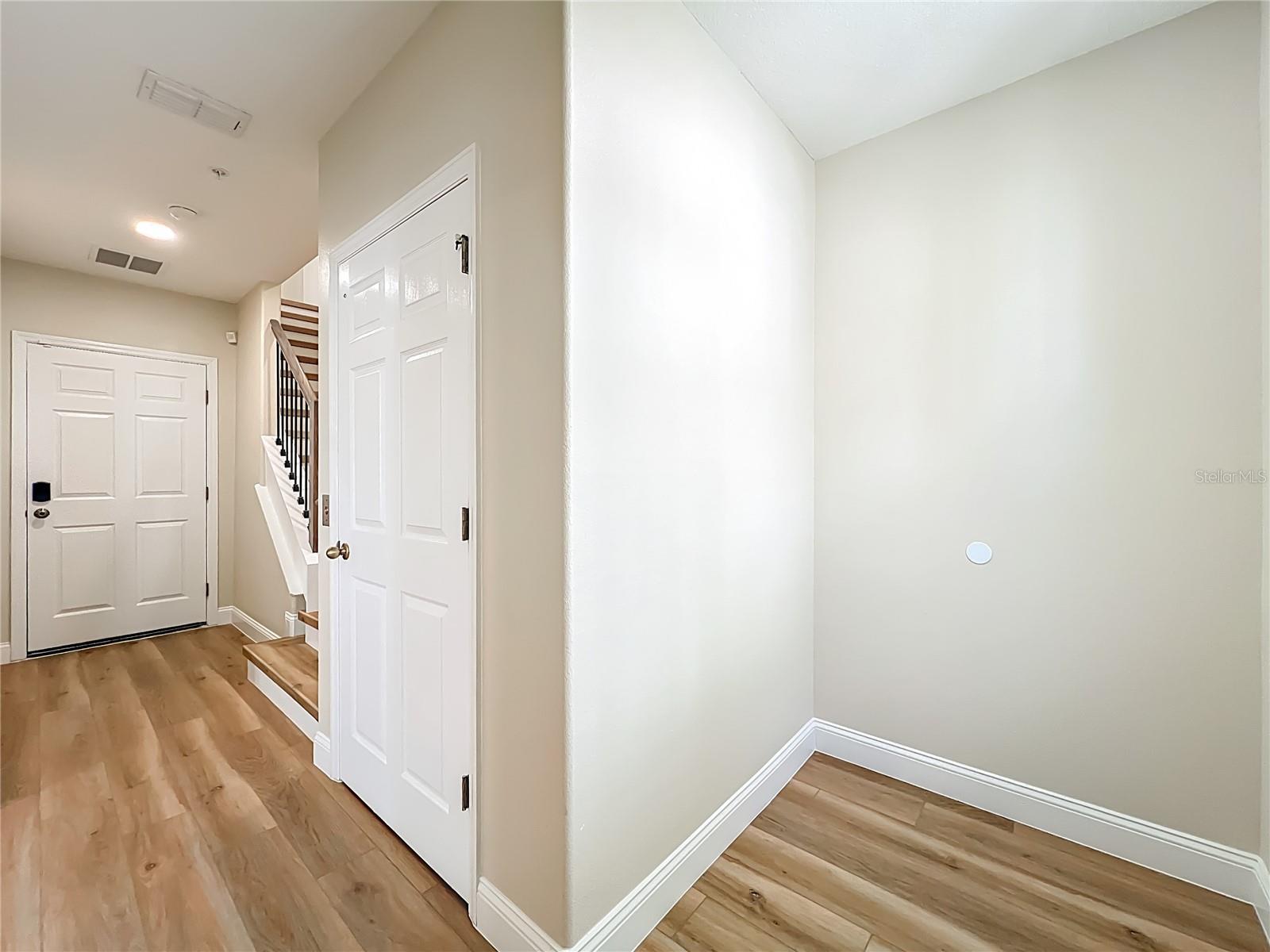 Image 12 of 100 For 1864 Prospect Avenue