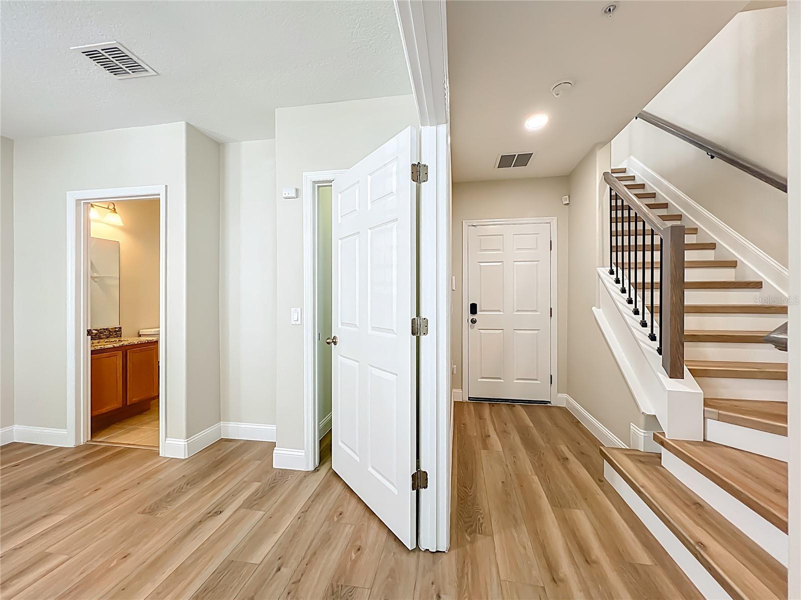 Image 13 of 100 For 1864 Prospect Avenue