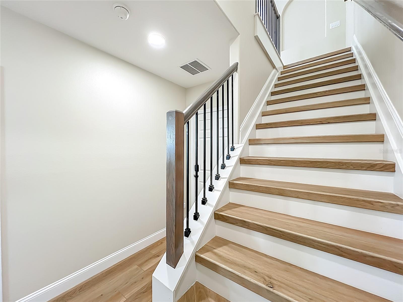 Image 20 of 100 For 1864 Prospect Avenue