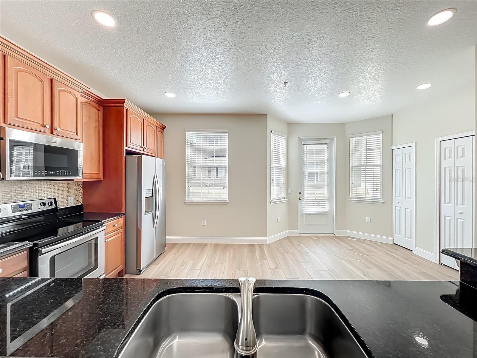 Image 33 of 100 For 1864 Prospect Avenue