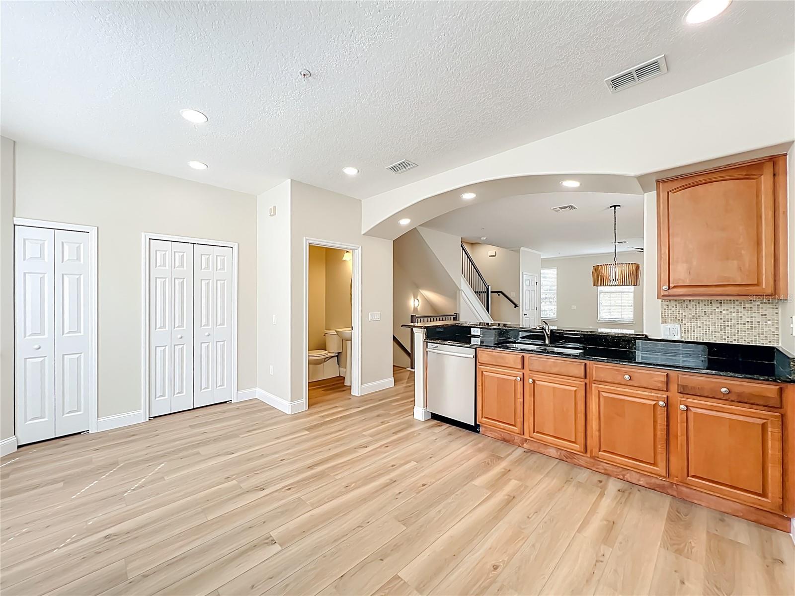 Image 38 of 100 For 1864 Prospect Avenue