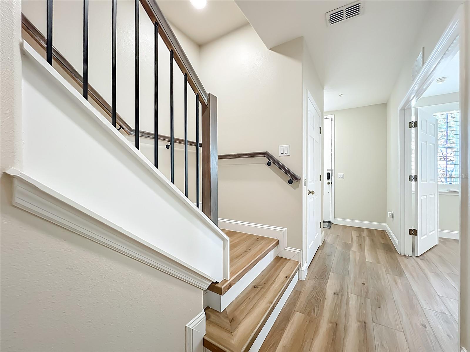 Image 5 of 100 For 1864 Prospect Avenue