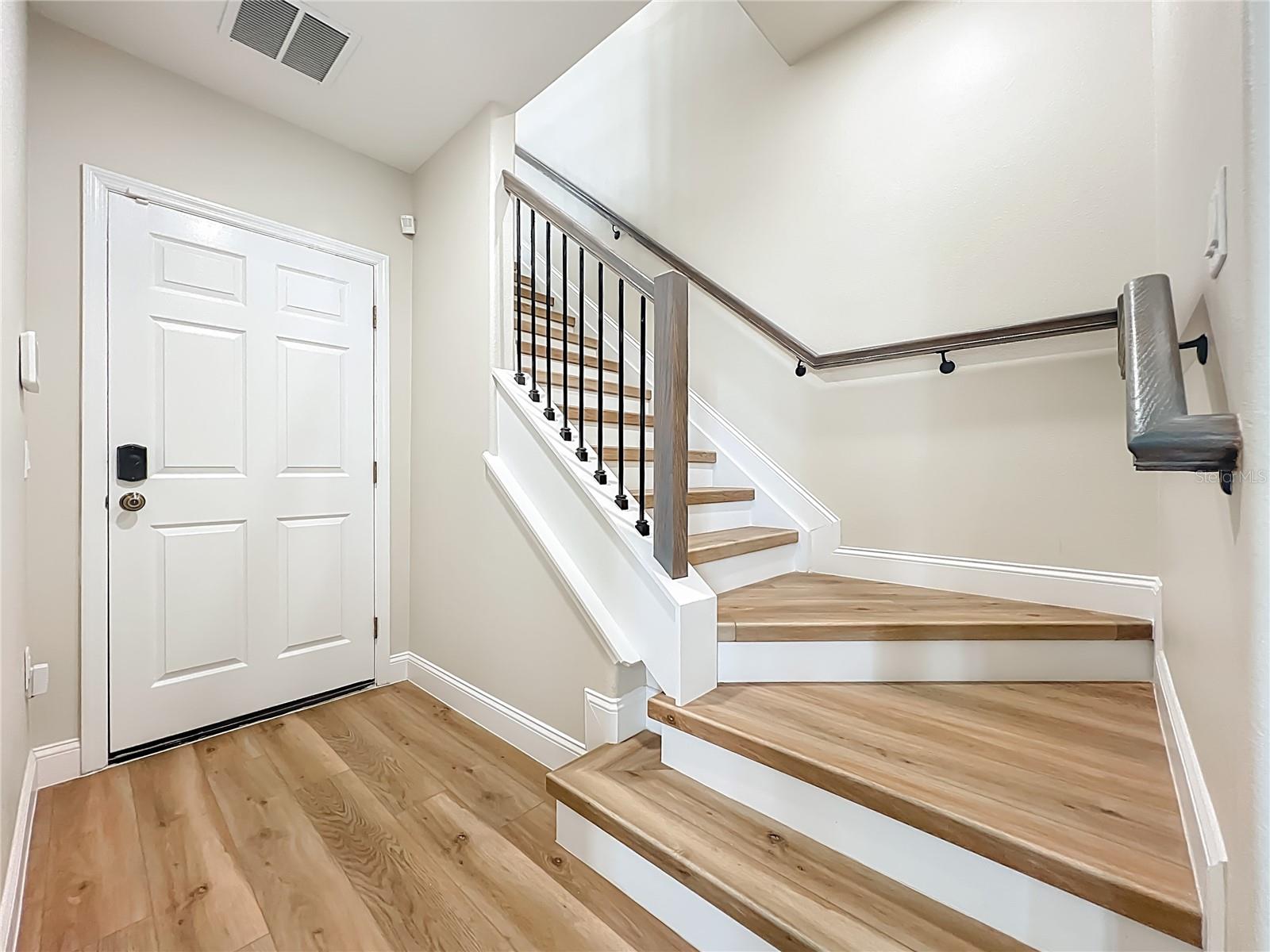 Image 6 of 100 For 1864 Prospect Avenue