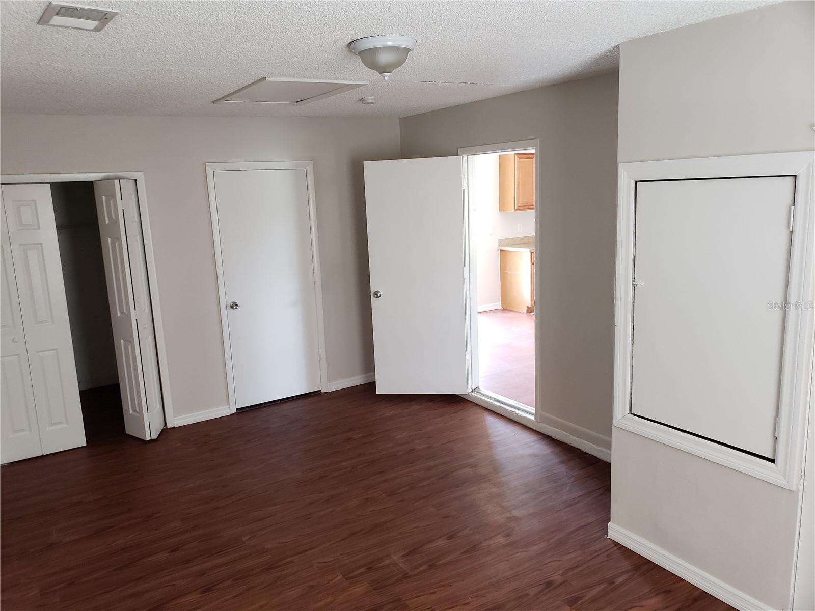 Image 4 of 4 For 661 Gulliver Avenue