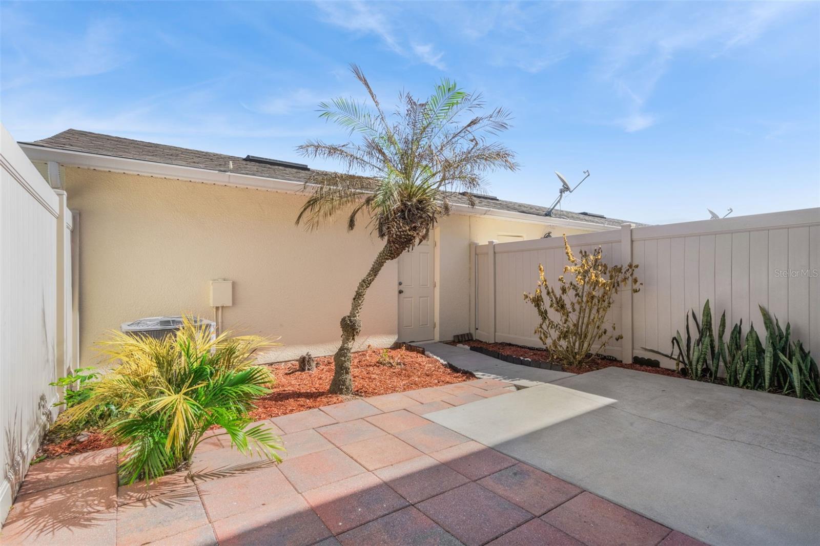 Image 18 of 23 For 12879 Emersondale Avenue