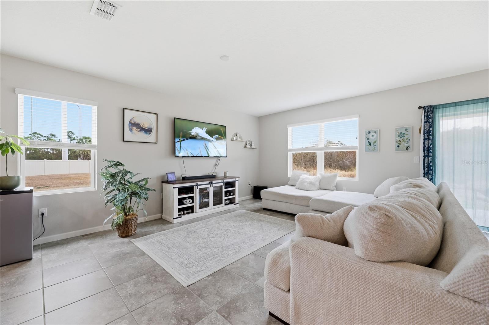 Image 14 of 33 For 349 Guinevere Drive Sw