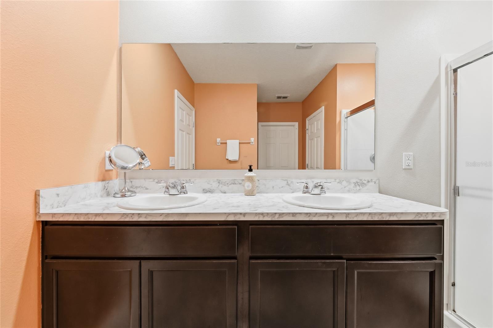 Image 17 of 33 For 349 Guinevere Drive Sw