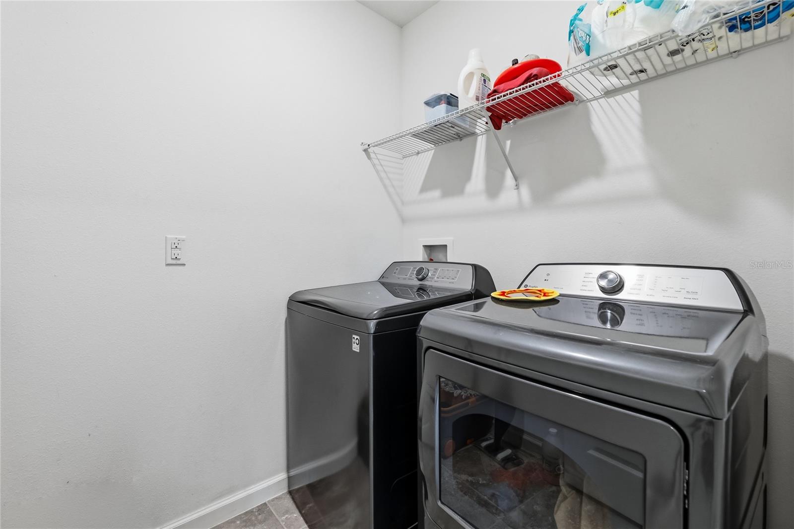 Image 25 of 33 For 349 Guinevere Drive Sw