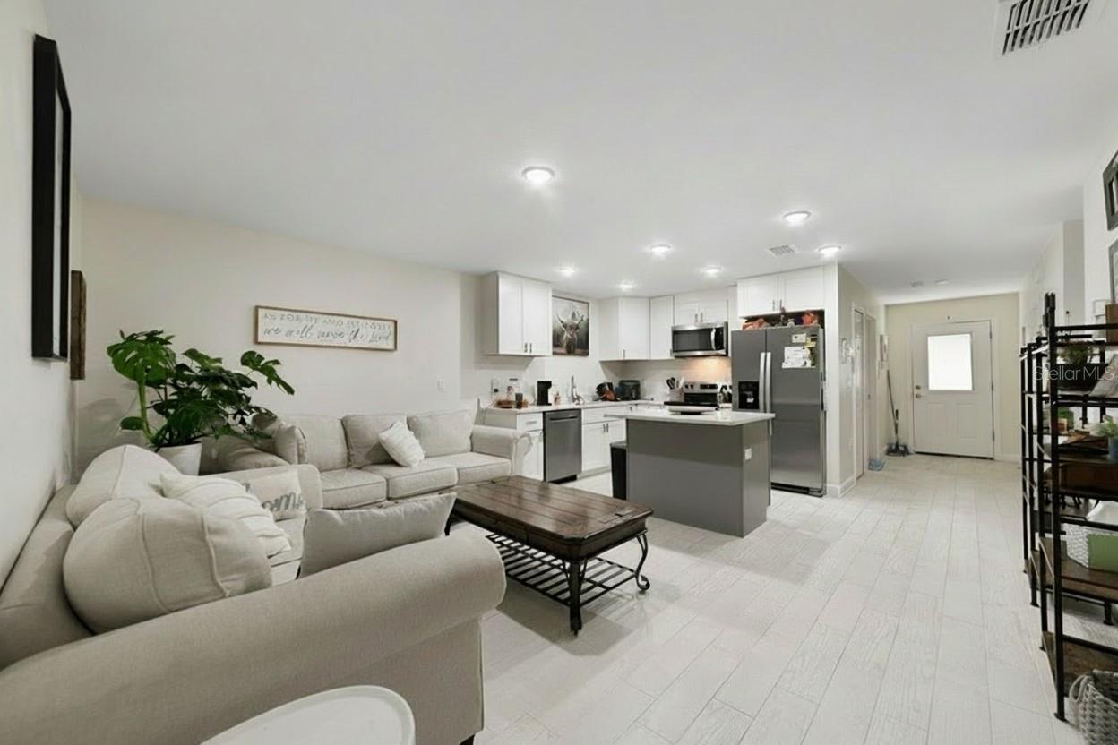 Image 4 of 13 For 85 Towne Place