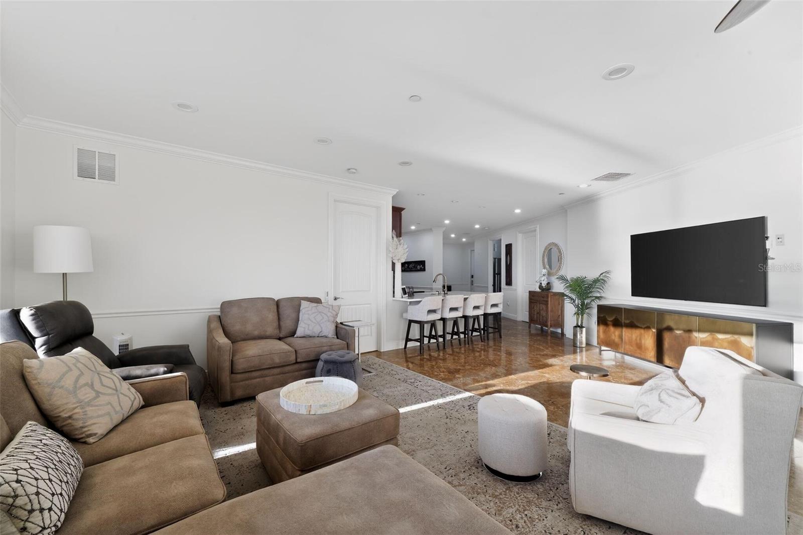 Image 10 of 44 For 2351 Lakeview Drive 302