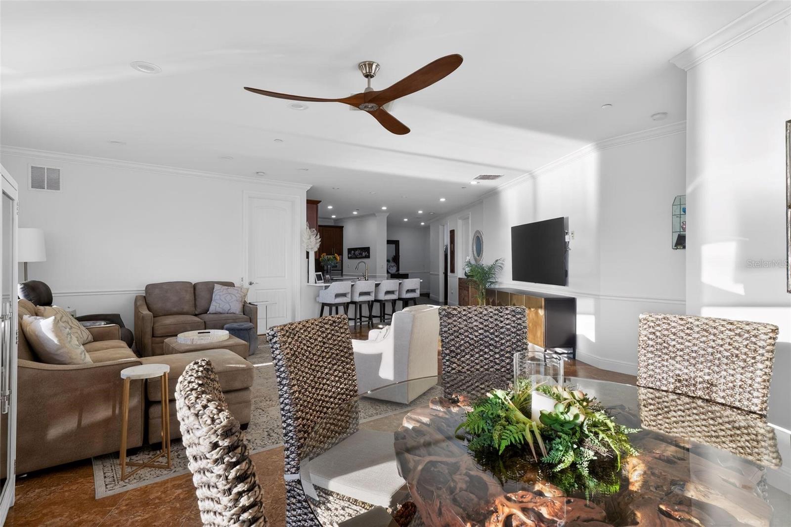 Image 13 of 44 For 2351 Lakeview Drive 302