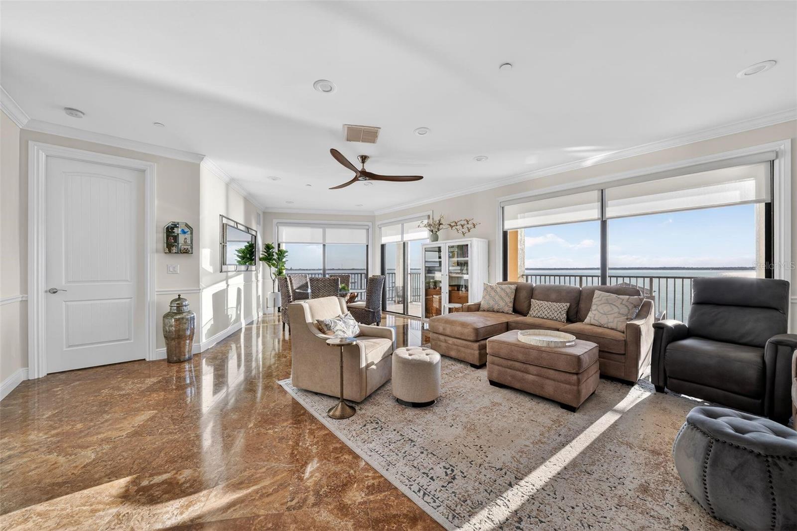 Image 14 of 44 For 2351 Lakeview Drive 302