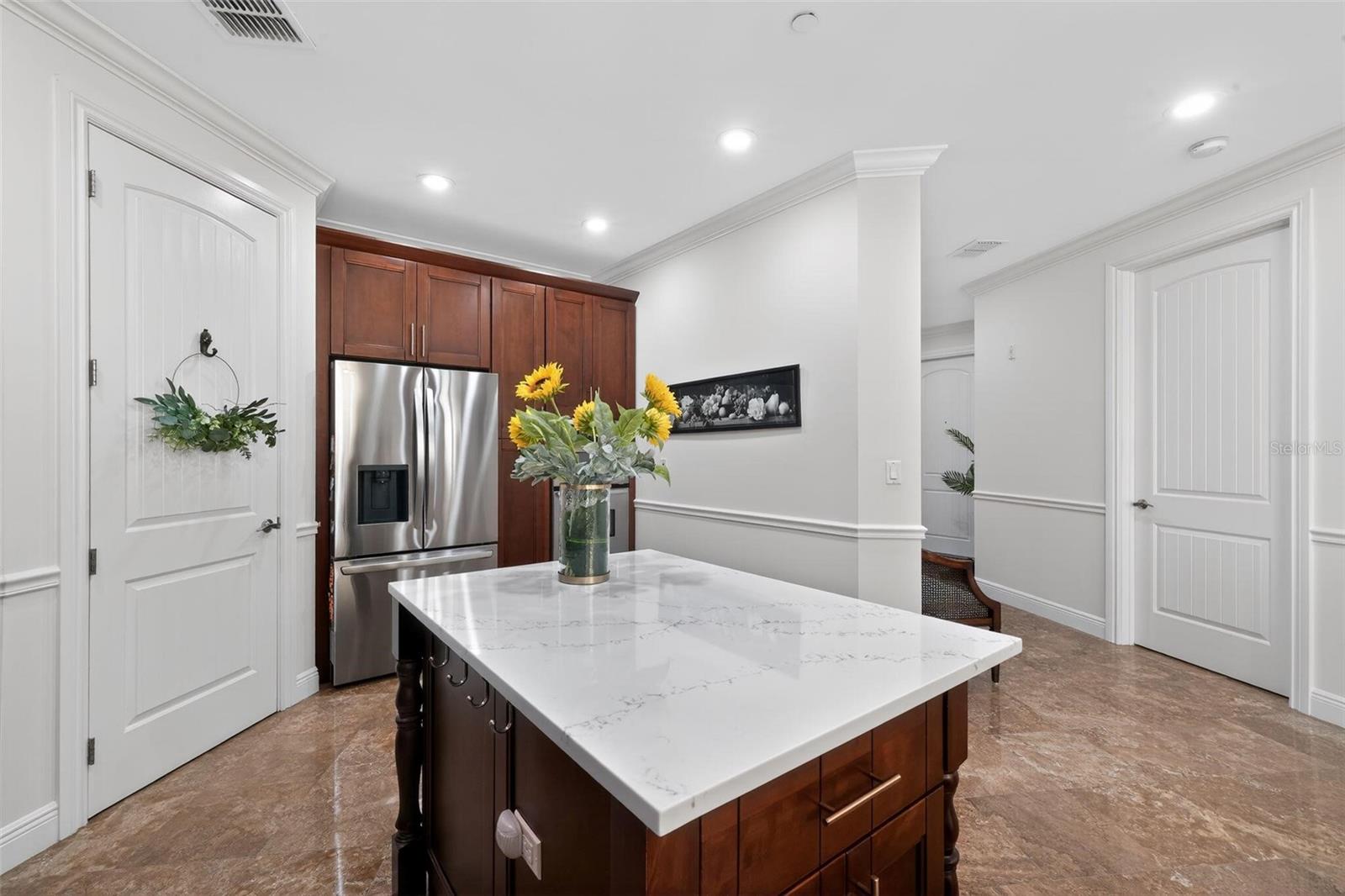 Image 16 of 44 For 2351 Lakeview Drive 302