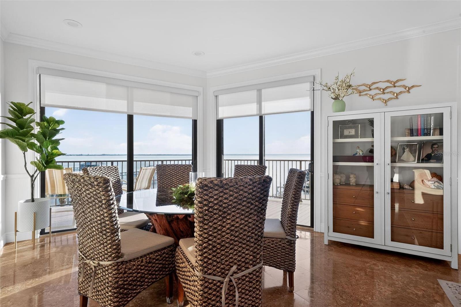 Image 21 of 44 For 2351 Lakeview Drive 302