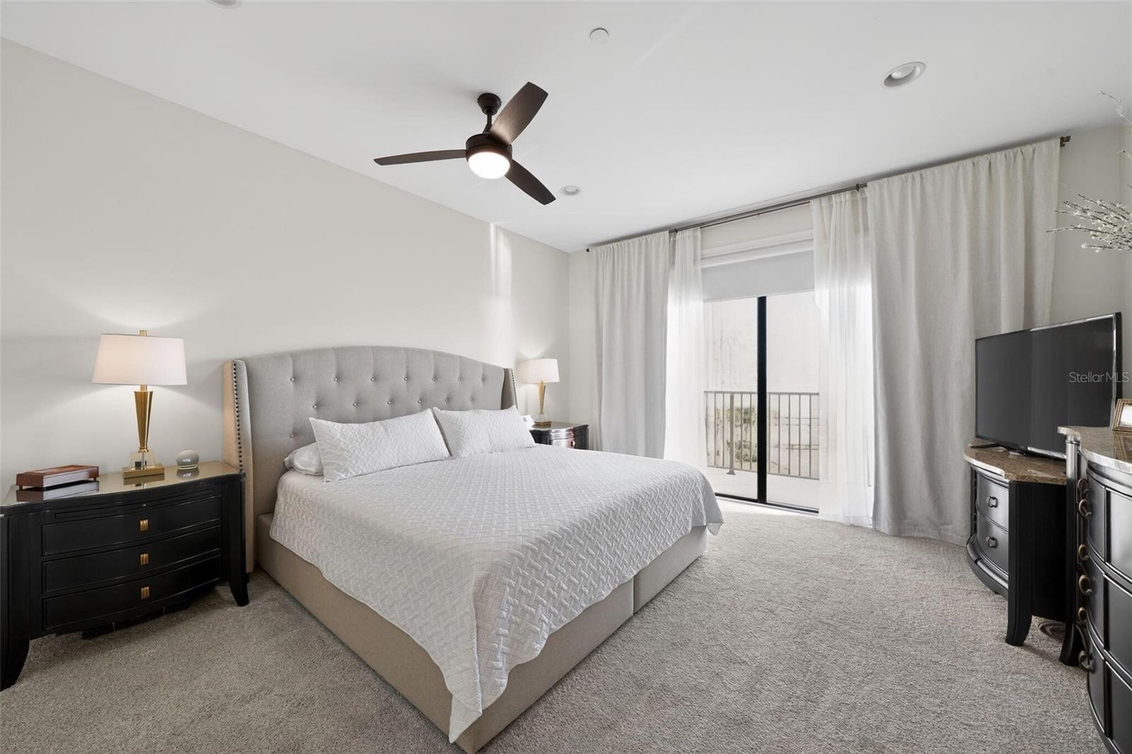 Image 23 of 44 For 2351 Lakeview Drive 302