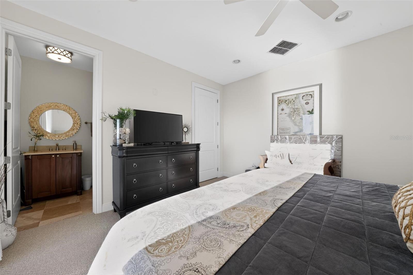 Image 24 of 44 For 2351 Lakeview Drive 302